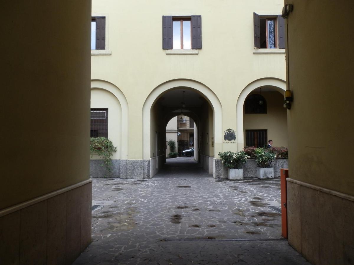 Attico Di Charme Panzió Verona Kültér fotó